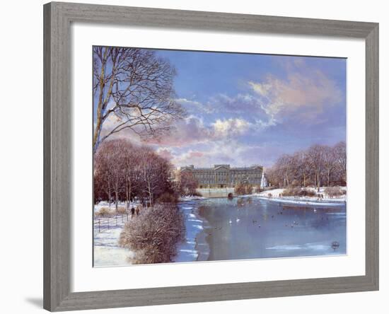 Buckingham Palace-Clive Madgwick-Framed Giclee Print