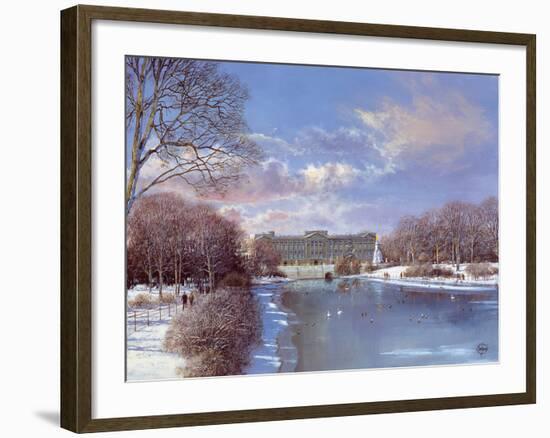 Buckingham Palace-Clive Madgwick-Framed Giclee Print