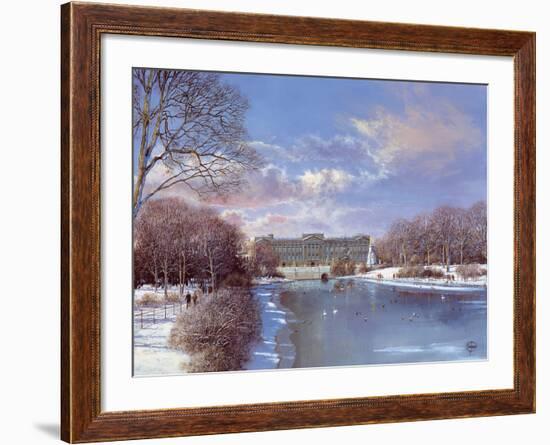 Buckingham Palace-Clive Madgwick-Framed Giclee Print