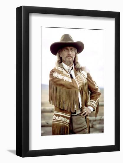 Buffalo Bill and les Indiens BUFFALO BILL AND THE INDIANS by RobertAltman with Paul Newman, 1976 (p-null-Framed Photo