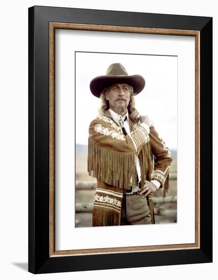 Buffalo Bill and les Indiens BUFFALO BILL AND THE INDIANS by RobertAltman with Paul Newman, 1976 (p-null-Framed Photo