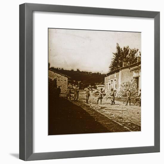 Building defences, c1914-c1918-Unknown-Framed Photographic Print