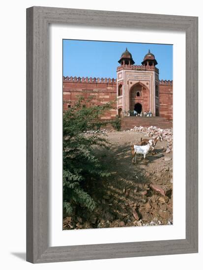 Buland Darwaza, Fatehpur Sikri, Agra, Uttar Pradesh, India-Vivienne Sharp-Framed Photographic Print