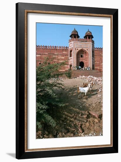 Buland Darwaza, Fatehpur Sikri, Agra, Uttar Pradesh, India-Vivienne Sharp-Framed Photographic Print