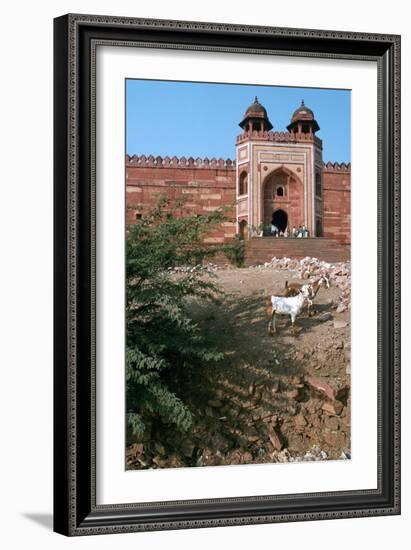 Buland Darwaza, Fatehpur Sikri, Agra, Uttar Pradesh, India-Vivienne Sharp-Framed Photographic Print