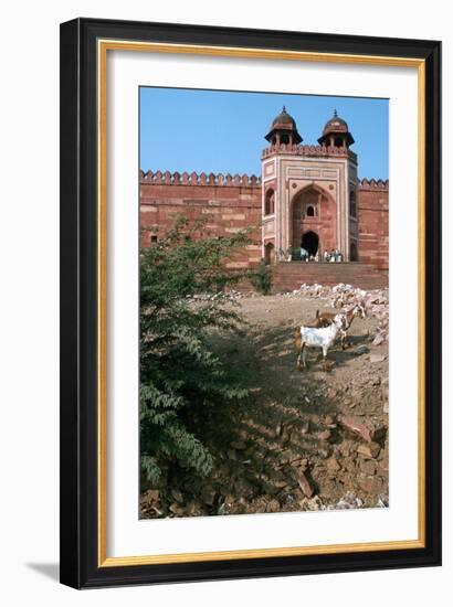 Buland Darwaza, Fatehpur Sikri, Agra, Uttar Pradesh, India-Vivienne Sharp-Framed Photographic Print