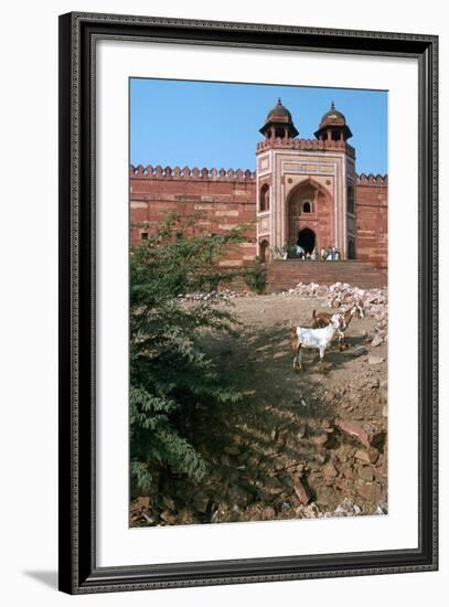 Buland Darwaza, Fatehpur Sikri, Agra, Uttar Pradesh, India-Vivienne Sharp-Framed Photographic Print