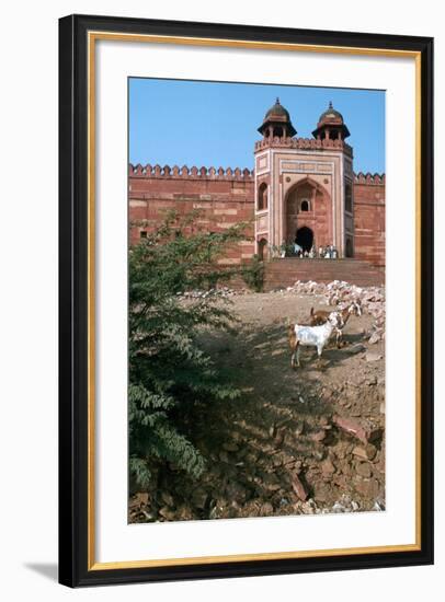 Buland Darwaza, Fatehpur Sikri, Agra, Uttar Pradesh, India-Vivienne Sharp-Framed Photographic Print