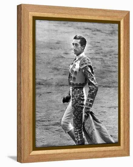 Bullfighter Manolete Accepting Applause of Crowd After Dispatching his Second Bull of the Afternoon-Tony Linck-Framed Premier Image Canvas