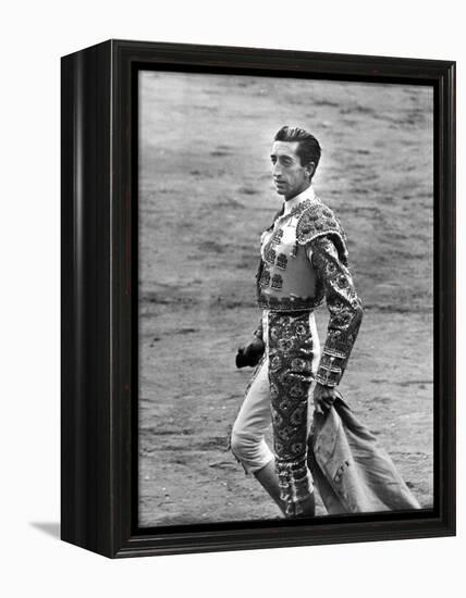 Bullfighter Manolete Accepting Applause of Crowd After Dispatching his Second Bull of the Afternoon-Tony Linck-Framed Premier Image Canvas