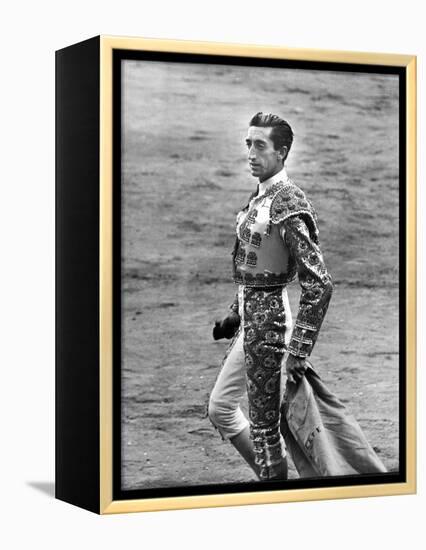 Bullfighter Manolete Accepting Applause of Crowd After Dispatching his Second Bull of the Afternoon-Tony Linck-Framed Premier Image Canvas