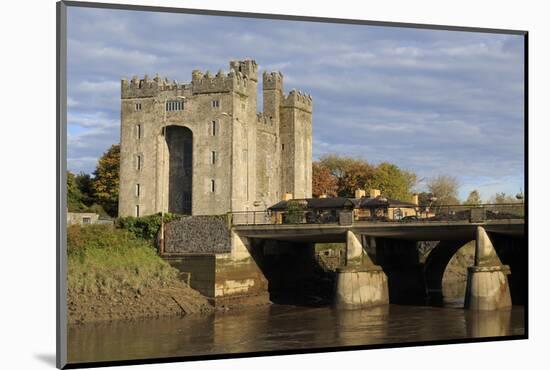 Bunratty Castle, County Clare, Munster, Republic of Ireland, Europe-Richard Cummins-Mounted Photographic Print