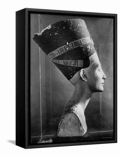 Bust of Queen Nefertiti-Eliot Elisofon-Framed Premier Image Canvas