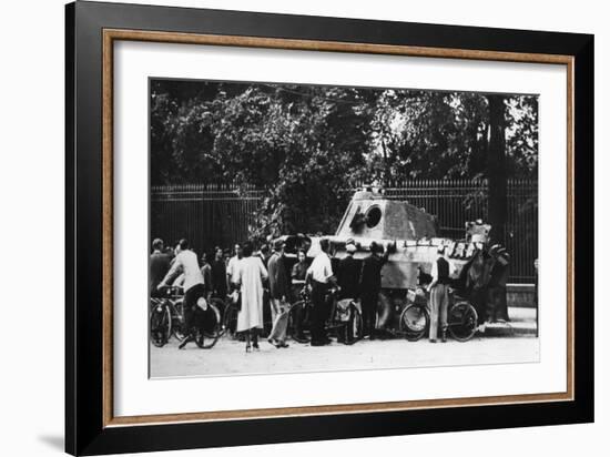 Bystanders Examining an Abandoned Tank on the Rue De Medicis, Liberation of Paris, August 1944-null-Framed Giclee Print