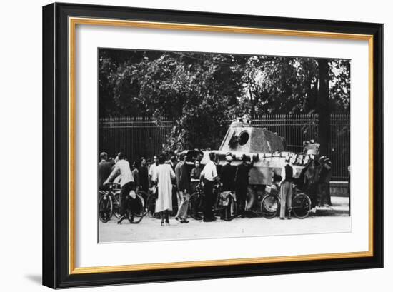 Bystanders Examining an Abandoned Tank on the Rue De Medicis, Liberation of Paris, August 1944-null-Framed Giclee Print