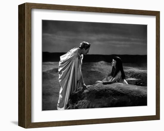 CAESAR AND CLEOPATRA, 1945 directed by GABRIEL PASCAL Claude Rains and Vivien Leigh (b/w photo)-null-Framed Photo