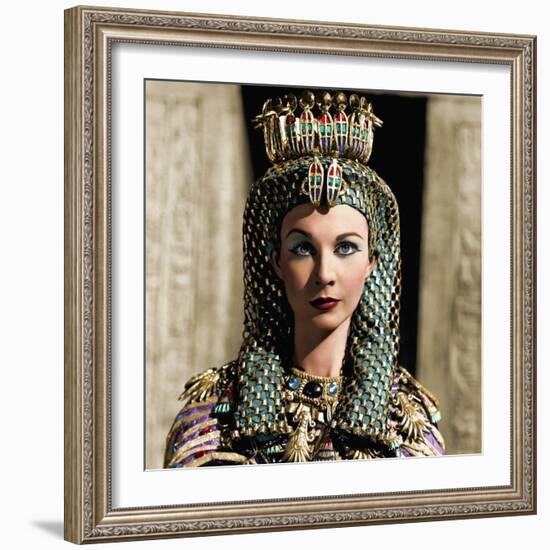 CAESAR AND CLEOPATRA, 1945 directed by GABRIEL PASCAL Vivien Leigh (photo)-null-Framed Photo