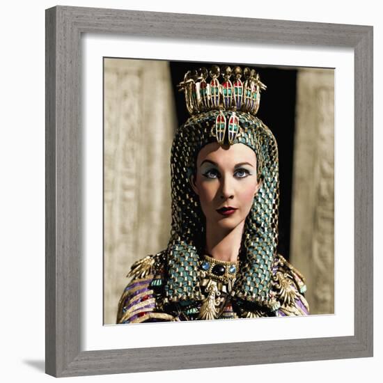 CAESAR AND CLEOPATRA, 1945 directed by GABRIEL PASCAL Vivien Leigh (photo)-null-Framed Photo