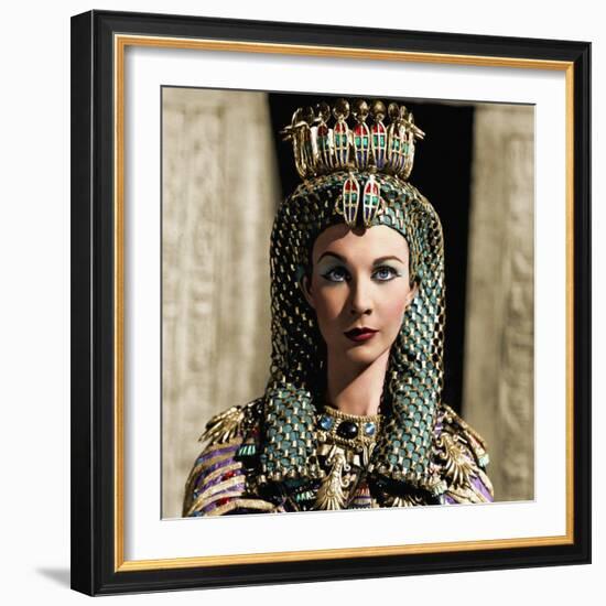 CAESAR AND CLEOPATRA, 1945 directed by GABRIEL PASCAL Vivien Leigh (photo)-null-Framed Photo