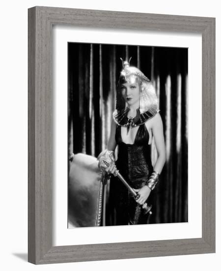 CAESAR AND CLEOPATRA, 1945-null-Framed Photo