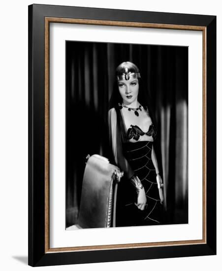 CAESAR AND CLEOPATRA, 1945-null-Framed Photo