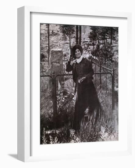 Calamity Jane at the Grave of Buffalo Bill in 1900-null-Framed Photo