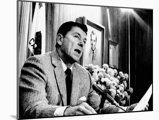 California Gov Ronald Reagan Speaking with Newsmen, Jan 3, 1971-null-Mounted Photo