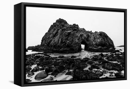 California Pfeiffer Beach in Big Sur State Park Dramatic Black and White Rocks and Waves-holbox-Framed Premier Image Canvas