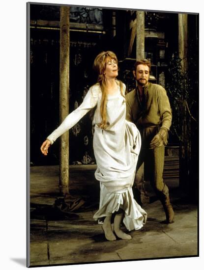 Camelot, Vanessa Redgrave As Queen Guenevere, Richard Harris As King Arthur, 1967-null-Mounted Photo