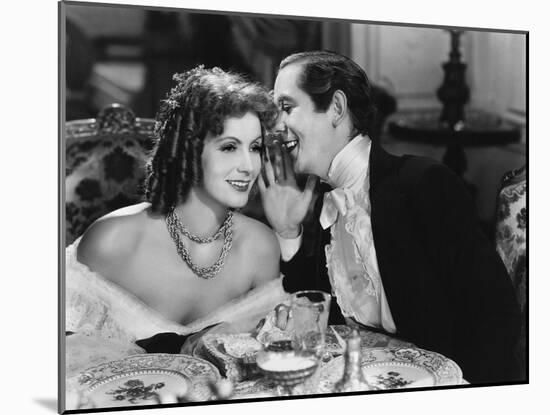 Camille by George Cukor, based on a novel by Alexandre Dumas son, with Greta Garbo, Henry Daniell, -null-Mounted Photo
