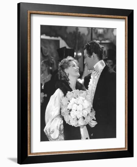 Camille by George Cukor, based on a novel by Alexandre Dumas son, with Greta Garbo, Robert Taylor, -null-Framed Photo