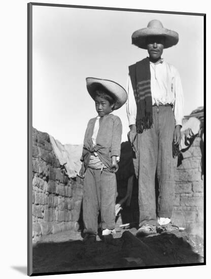 Campesino and Son, State of Veracruz, Mexico, 1927-Tina Modotti-Mounted Giclee Print