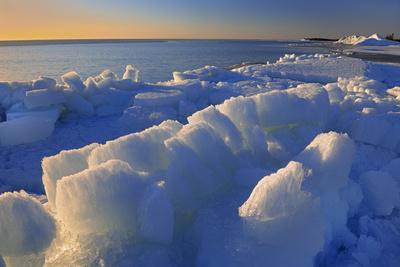 'Canada, Manitoba, Winnipeg. Spring ice along Lake Winnipeg shore ...