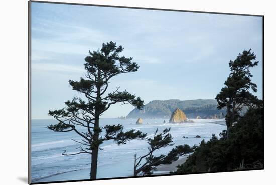 Cannon Beach, OR-Justin Bailie-Mounted Photographic Print