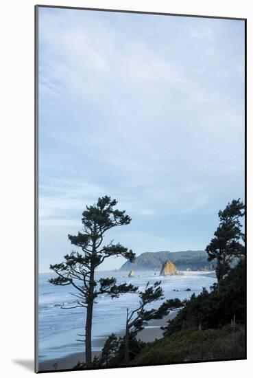 Cannon Beach, OR-Justin Bailie-Mounted Photographic Print