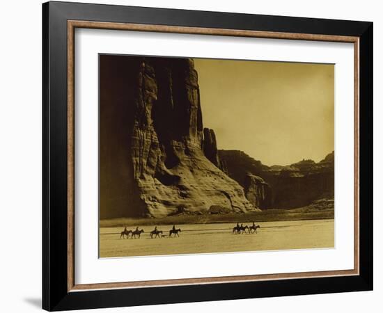 Canon De Chelly, Arizona, Navaho (Trail of Tears)-Edward S Curtis-Framed Giclee Print