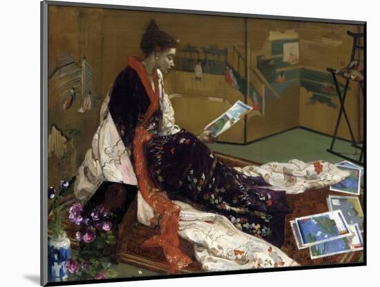 Caprice En Pourpre Et or : Le Paravent Dore  Jeune Femme Vetue a La Japonaise En Kimono, Regardant-James Abbott McNeill Whistler-Mounted Giclee Print