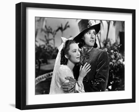 Captain Blood, Olivia De Havilland, Errol Flynn, 1935-null-Framed Photo