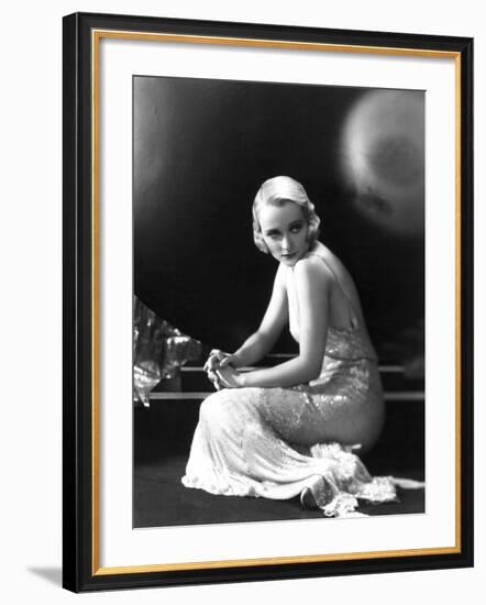 Carole Lombard, 1930-null-Framed Photographic Print