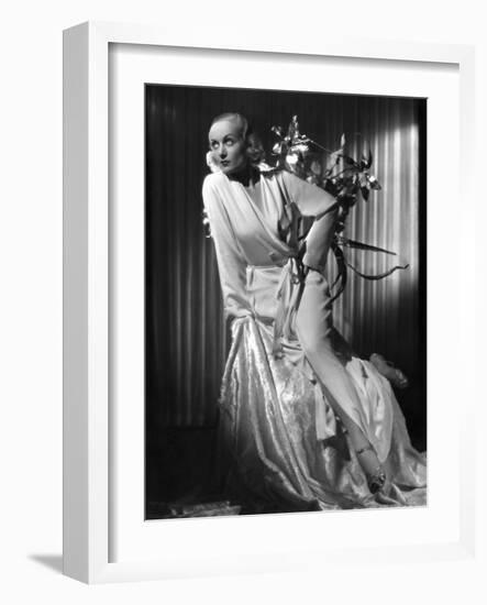 Carole Lombard, 1933-null-Framed Photographic Print