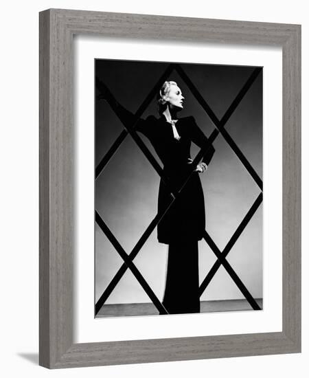 Carole Lombard, 1940-null-Framed Photographic Print