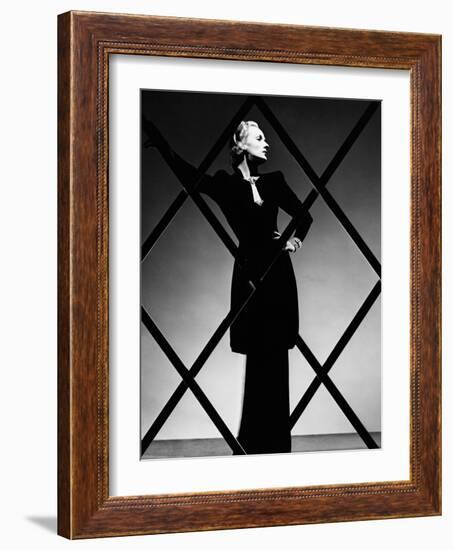 Carole Lombard, 1940-null-Framed Photographic Print