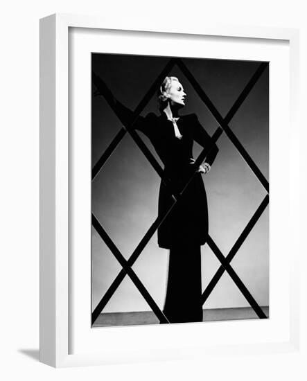 Carole Lombard, 1940-null-Framed Photographic Print