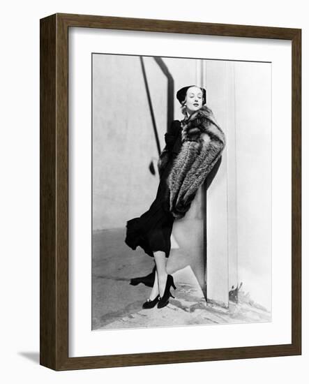 Carole Lombard-null-Framed Photographic Print