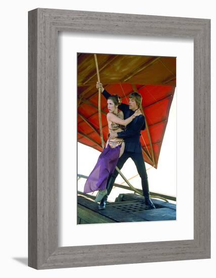 CARRIE FISHER; MARK HAMILL. "STAR WARS: EPISODE VI-RETURN OF THE JEDI" [1983], directed by RICHA...-null-Framed Photographic Print