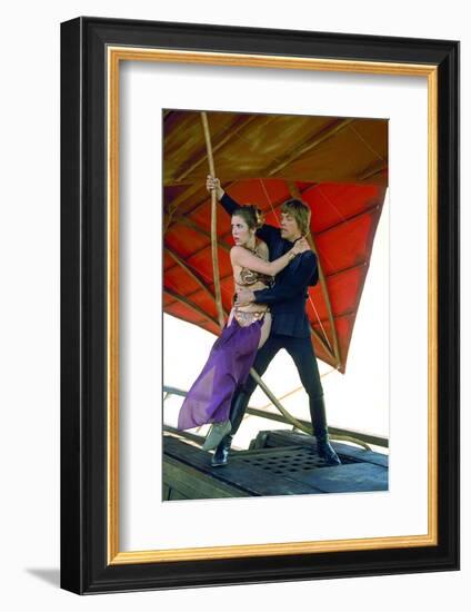 CARRIE FISHER; MARK HAMILL. "STAR WARS: EPISODE VI-RETURN OF THE JEDI" [1983], directed by RICHA...-null-Framed Photographic Print