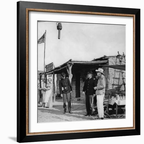 Carroll Baker, Richard Widmark and John Ford sur le tournage (On the set) by Les Cheyennes CHEYENNE-null-Framed Photo