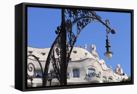 Casa Mila (La Pedrera), Antonio Gaudi, Modernisme, UNESCO World Heritage Site, Eixample, Barcelona,-Markus Lange-Framed Premier Image Canvas