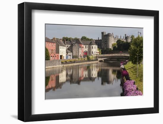 Castle and River Nore, Kilkenny, County Kilkenny, Leinster, Republic of Ireland, Europe-Rolf Richardson-Framed Photographic Print