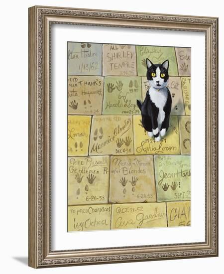 Cat in Hollywood (Chat a Hollywood)-Isy Ochoa-Framed Giclee Print